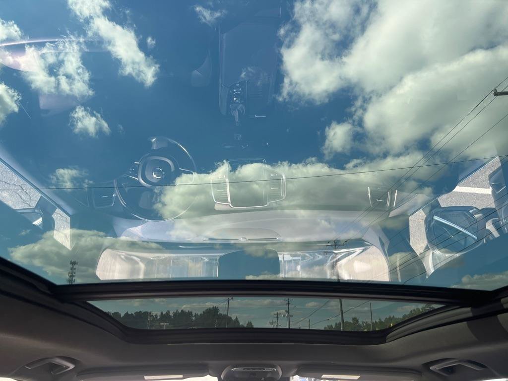 Used 2018 Volvo XC90 T5 Momentum w/ Convenience Package FWD image 18