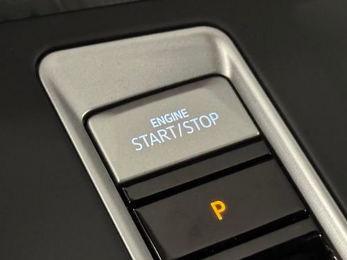 New 2026 Volkswagen Atlas Cross Sport SE image 11