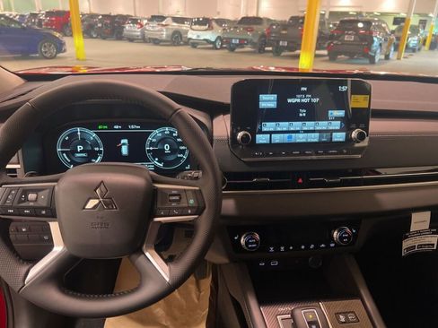 New 2025 Mitsubishi Outlander SE image 20