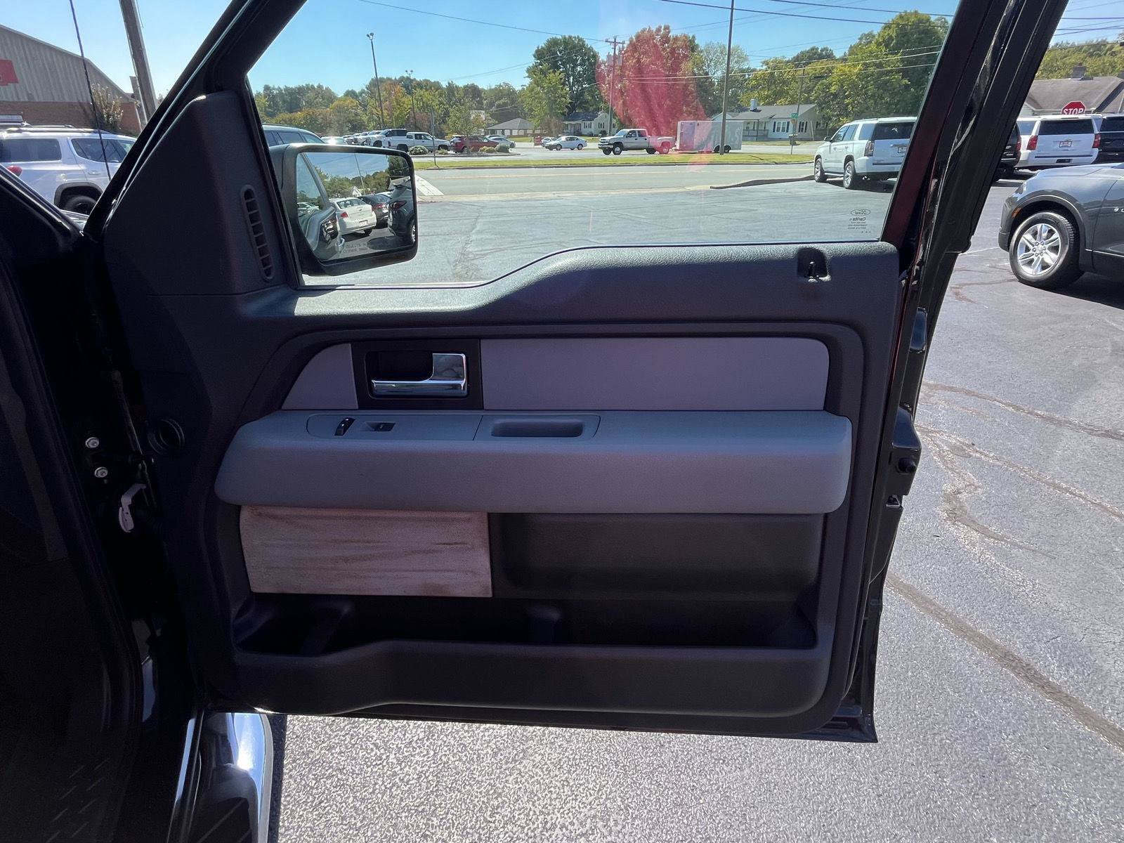 Used 2014 Ford F150 XLT w/ Equipment Group 302A Luxury AWD/4WD image 31