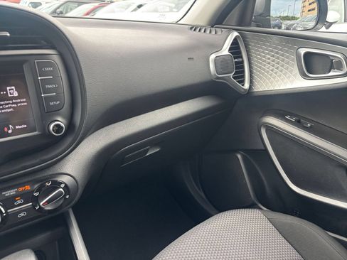Used 2025 Kia Soul LX w/ LX Technology Package FWD image 33