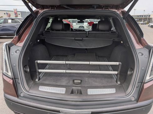 Certified 2022 Cadillac XT5 Sportv w/ LPO, ONYX Package AWD/4WD image 27