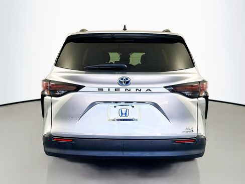 Used 2023 Toyota Sienna XLE FWD image 6