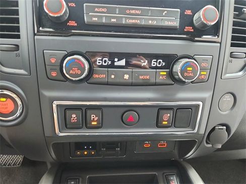 Used 2024 Nissan Titan SV w/ SV Convenience Package image 26