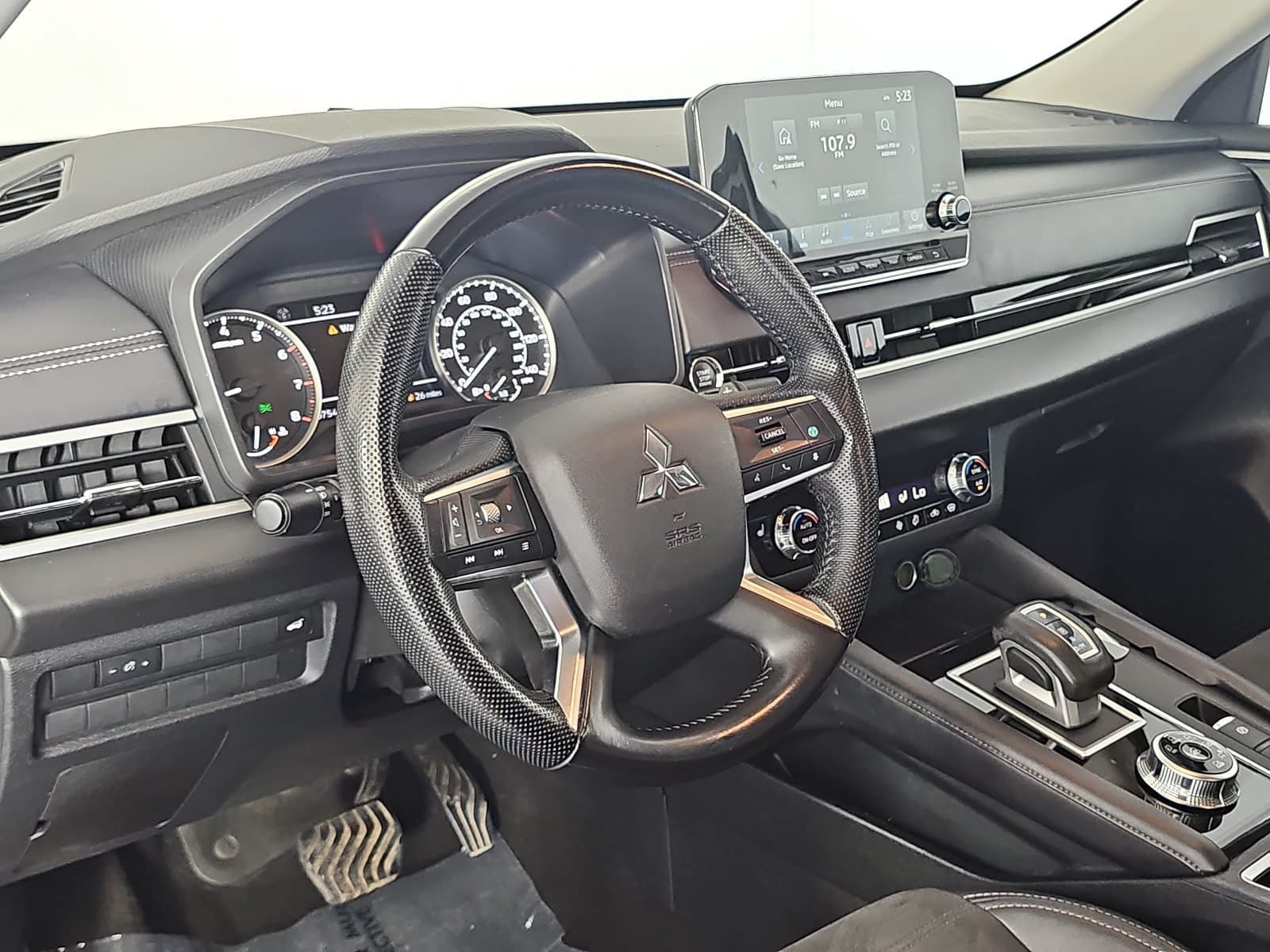 Used 2023 Mitsubishi Outlander SE AWD/4WD image 11