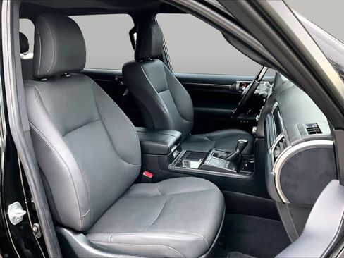 Used 2023 Lexus GX 460 Premium w/ Accessory Package AWD/4WD image 9