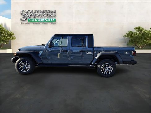 New 2025 Jeep Gladiator Sport image 2