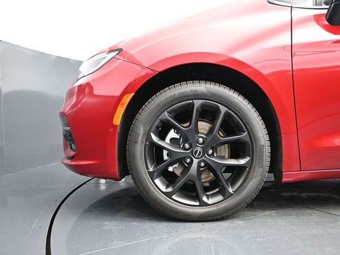 New 2026 Chrysler Pacifica Limited FWD image 20