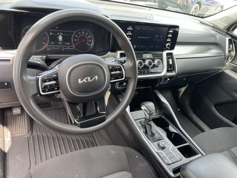 Used 2022 Kia Sorento LX AWD/4WD image 9