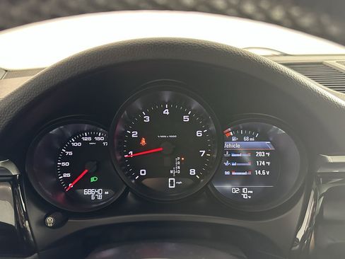 Used 2019 Porsche Macan AWD/4WD image 34