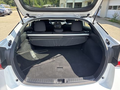 Used 2022 Toyota Prius LE FWD image 6