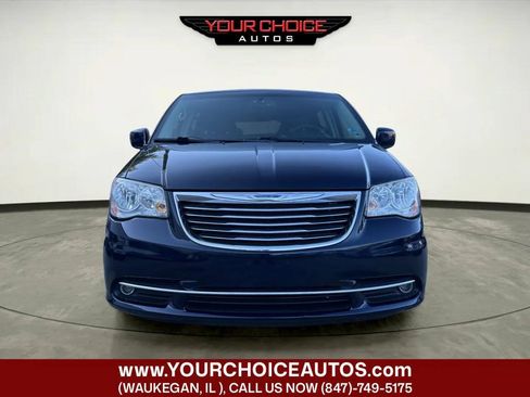 Used 2014 Chrysler Town & Country Touring FWD image 8