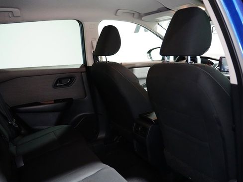 Used 2023 Nissan Rogue S image 22