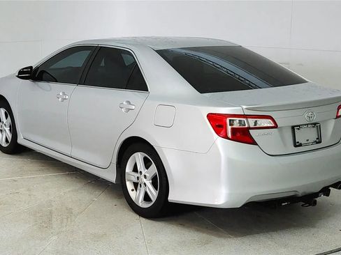 Used 2012 Toyota Camry SE FWD image 5