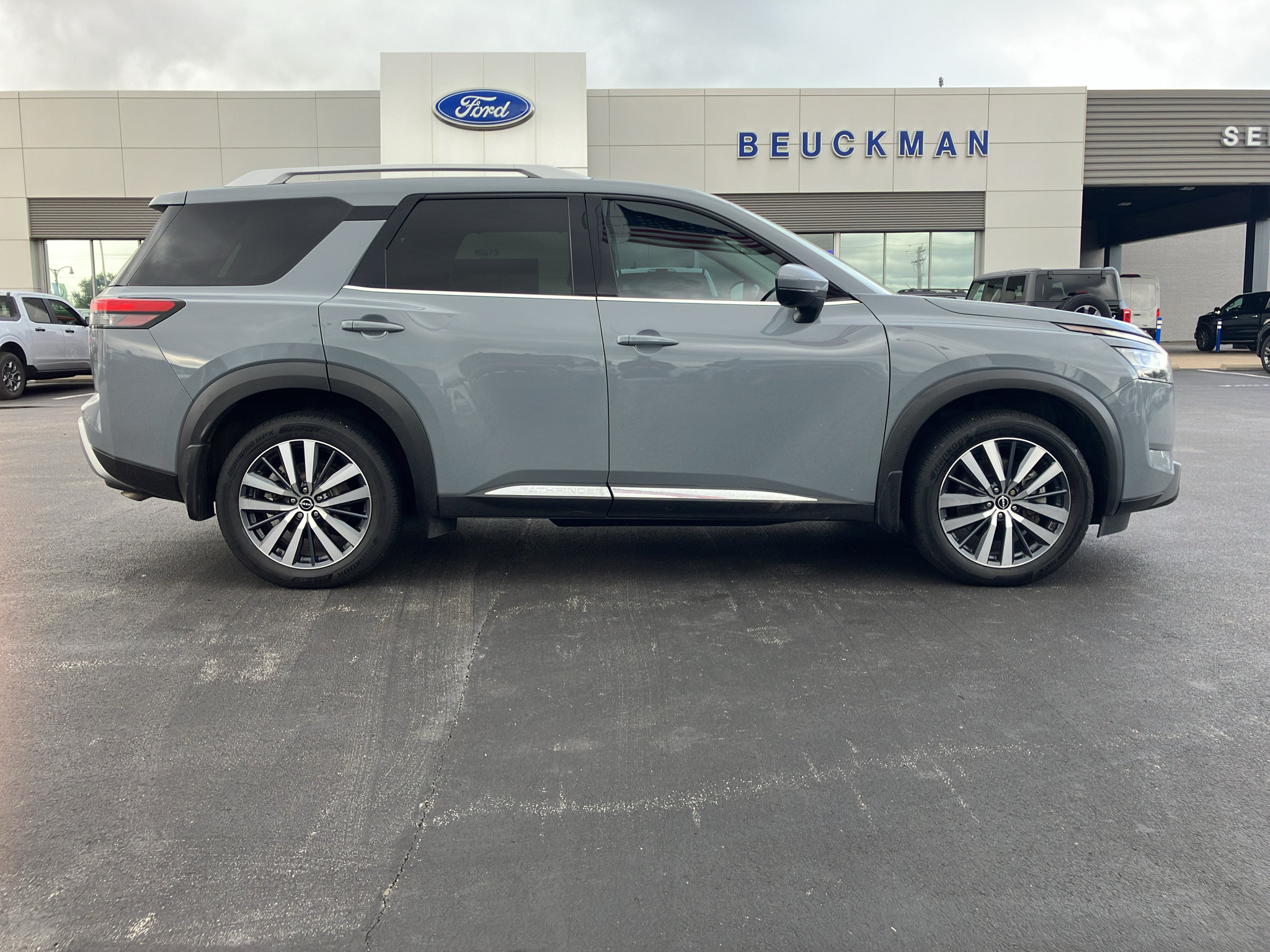 Used 2022 Nissan Pathfinder Platinum w/ Cargo Package AWD/4WD image 7