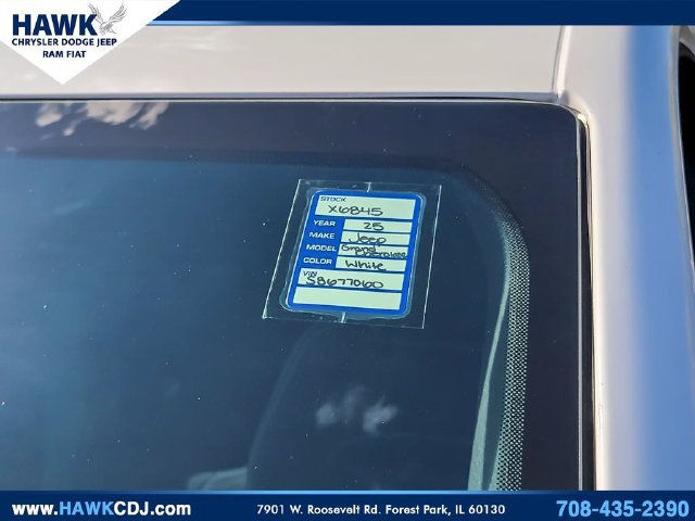 Certified 2025 Jeep Grand Cherokee Laredo AWD/4WD image 32