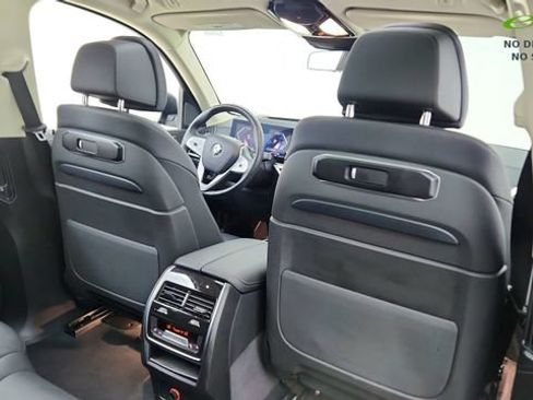 Used 2025 BMW X7 xDrive40i w/ Premium Package AWD/4WD image 39