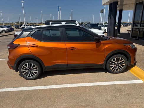 Used 2022 Nissan Kicks SV FWD image 8