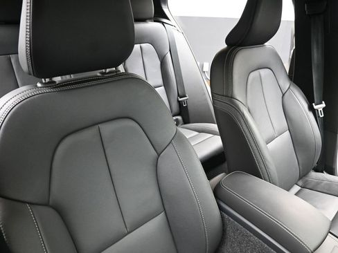 Certified 2025 Volvo XC40 B5 Core image 14