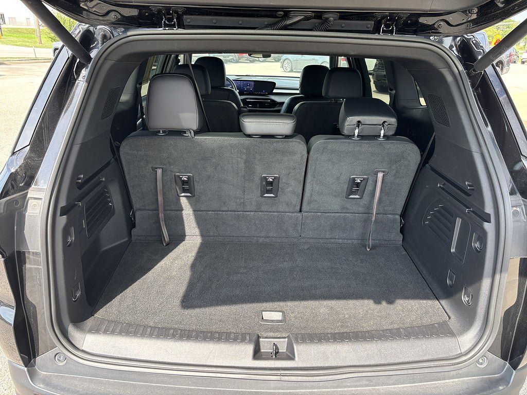Used 2025 Buick Enclave Preferred AWD/4WD image 5