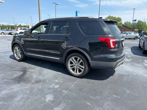 Used 2017 Ford Explorer XLT w/ Equipment Group 202A FWD image 5