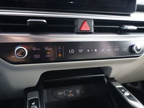 Used 2025 Kia Sorento EX w/ EX Panoramic Sunroof Package image 19