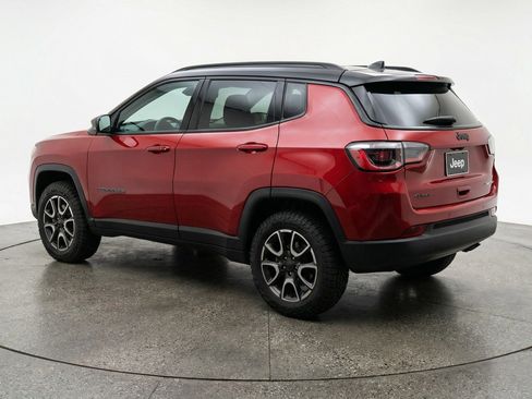 Used 2025 Jeep Compass Trailhawk image 6