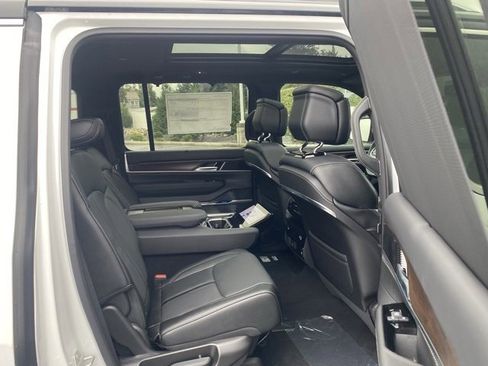 New 2024 Jeep Grand Wagoneer Series I w/ HD Trailer Tow Package image 31