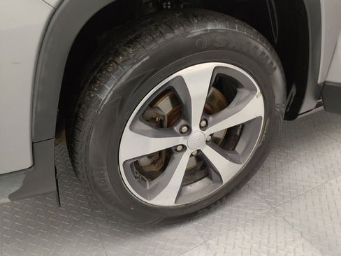 Used 2019 Jeep Cherokee Limited w/ Technology Group image 31