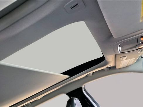 Used 2019 Jeep Cherokee Limited w/ Luxury Group FWD image 19