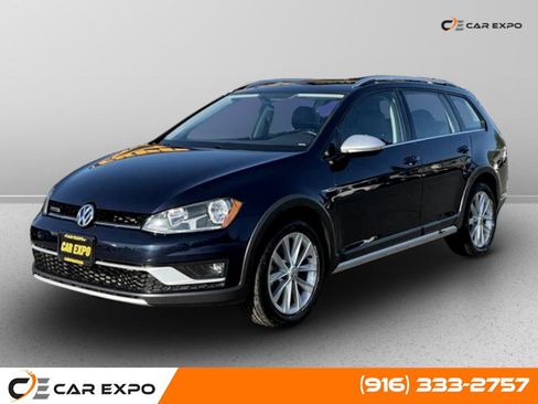 Used 2017 Volkswagen Golf Alltrack S image 1