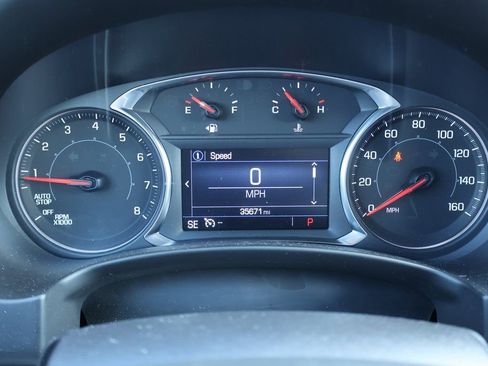 Used 2024 GMC Terrain SLE image 11