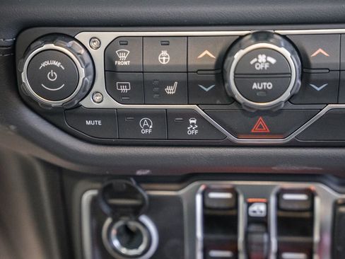 New 2026 Jeep Gladiator Mojave image 25