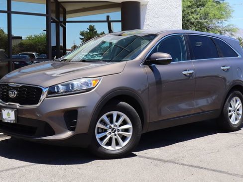 Used 2020 Kia Sorento FWD V6 image 2