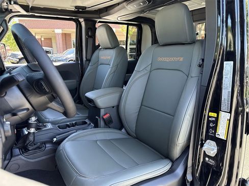 New 2025 Jeep Gladiator Mojave image 11