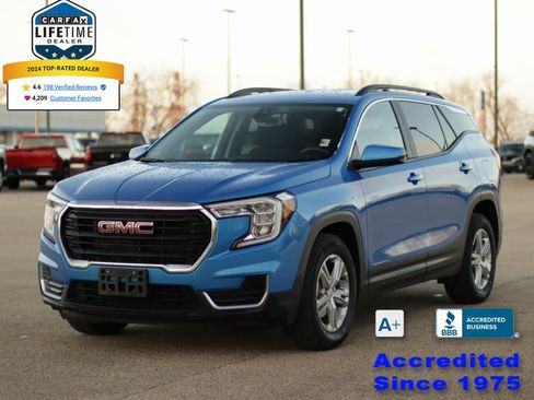 Used 2024 GMC Terrain SLE w/ Driver Convenience Package image 3