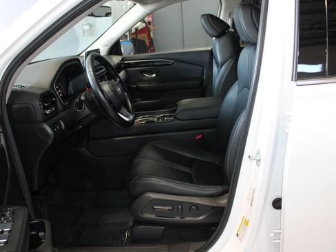 Used 2025 Honda Pilot Touring image 8