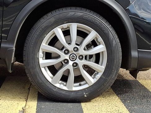 Used 2022 Nissan Rogue Sport SV w/ Technology Package image 8