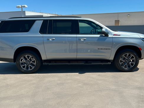 Used 2024 Chevrolet Suburban Z71 w/ Luxury Package AWD/4WD image 7