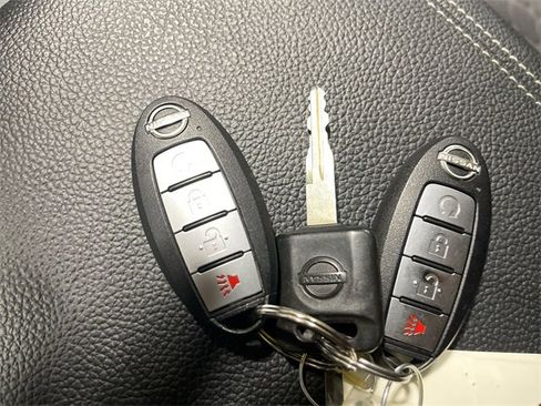 Used 2023 Nissan Titan SV w/ SV Convenience Package image 20