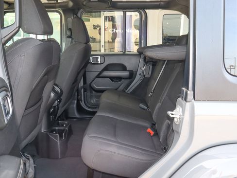 Used 2023 Jeep Wrangler Sahara image 8