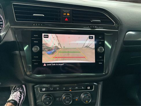 Used 2018 Volkswagen Tiguan SEL Premium FWD image 23
