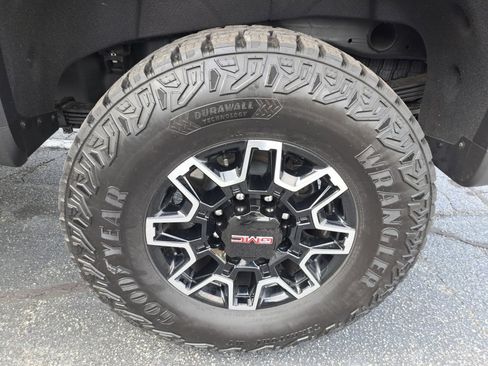 Used 2024 GMC Sierra 2500 AT4X AWD/4WD image 21