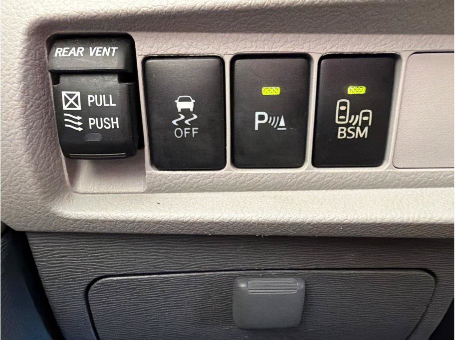 Used 2017 Toyota Sienna XLE w/ XLE Navigation Package FWD image 26