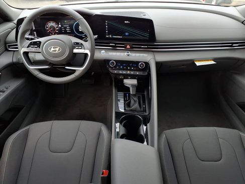 Certified 2025 Hyundai Elantra SEL image 16