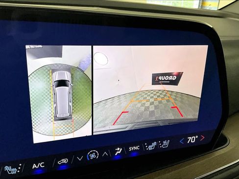 Used 2025 Chevrolet Suburban High Country image 25