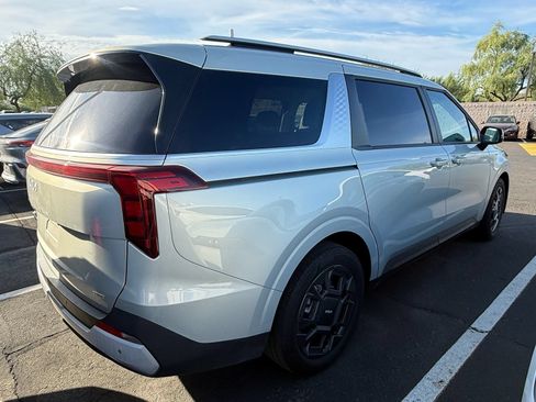 Used 2026 Kia Carnival EX FWD image 4