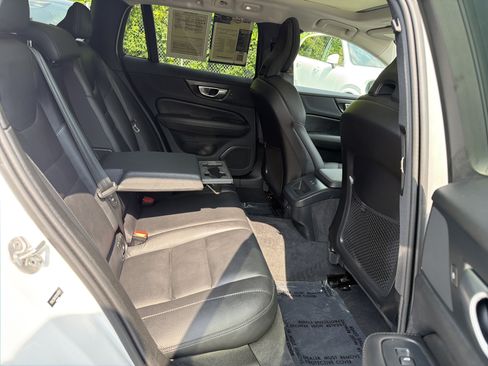 Certified 2024 Volvo V60 B5 Cross Country Plus w/ Protection Package Premier AWD/4WD image 33