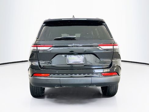 Used 2024 Jeep Grand Cherokee Altitude image 7