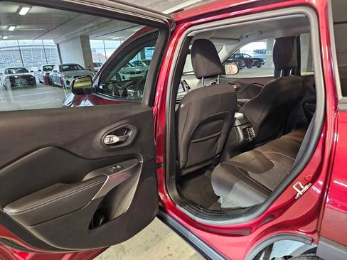 Used 2020 Jeep Cherokee Latitude image 31